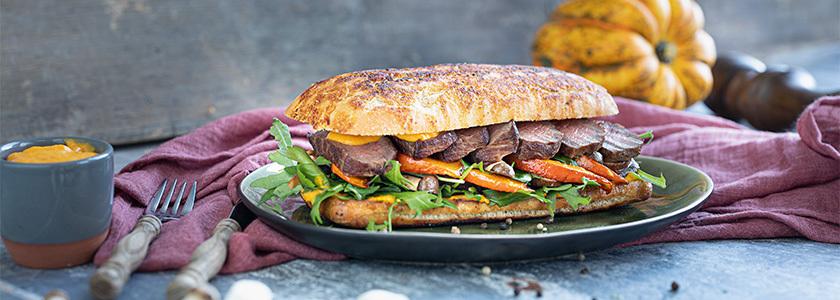 Steak Sandwich mit Steinpilzen und Kürbismayonnaise