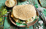 Hähnchen-Kokos-Sandwich mit Sahne-Gurkenjoghurt