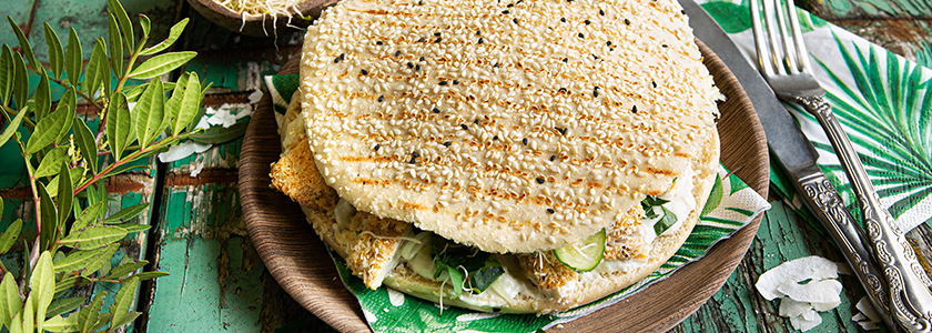 Hähnchen-Kokos-Sandwich mit Sahne-Gurkenjoghurt