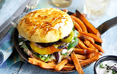 OMG Burger mediterran mit Mozzarella und Peperoni