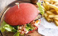 Red Love Burger mit Kürbis, Aubergine und Bacon