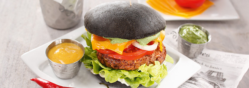 Black Burger mit Guacamole