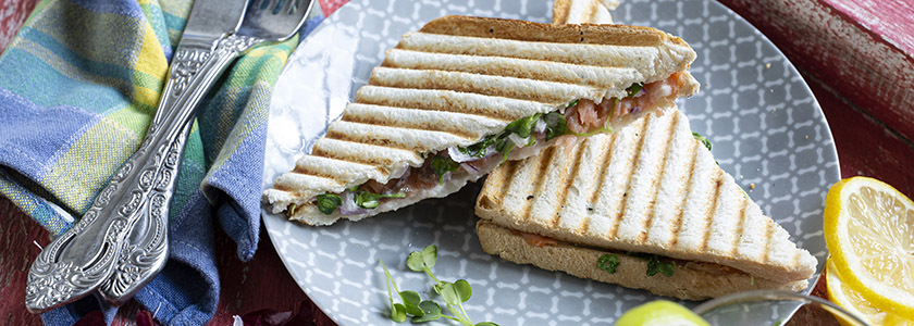 Toast-Sandwich mit Lachs und Brunnenkresse