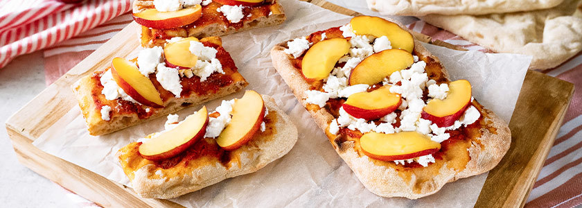 Pinsa mit Ziegenkäse & Nektarinen