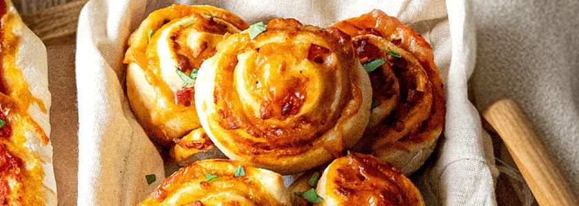 Pizzaschnecken mit Speckwürfel