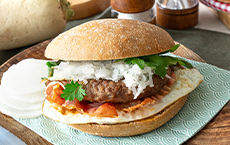 Roggenburger mit Krautsalat & Bacon