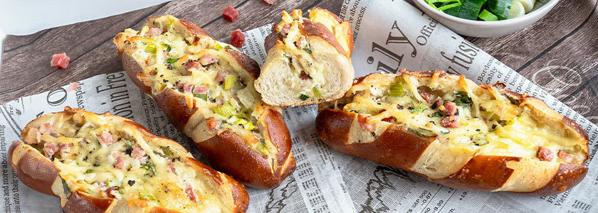 Mini Laugenstangerl mit Lauch-Käse-Füllung