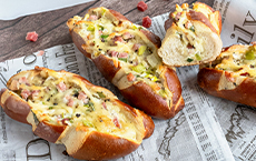 Mini Laugenstangerl mit Lauch-Käse-Füllung