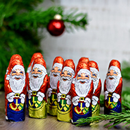 Schoko-Weihnachtsmänner in d. Klarsichtdose