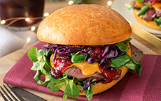 Roastbeef-Burger mit Preiselbeersauce