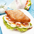 Fitnessfarmerweckerl mit geraspelten Karotten