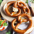 Laugenbrezel mit Butter gefüllt - 2